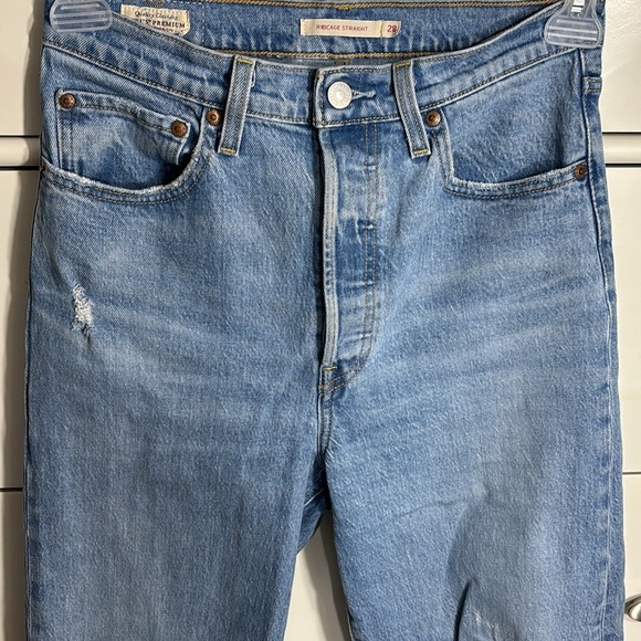 Levi’s Ribcage Straight Ankle Jean in Tango Fade Wash - Picture 6 of 14